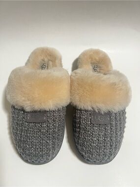 UGG Cozy Gray Knit Shearling Slide Size 8 Slippers with Chestnut Cuff. NWOT